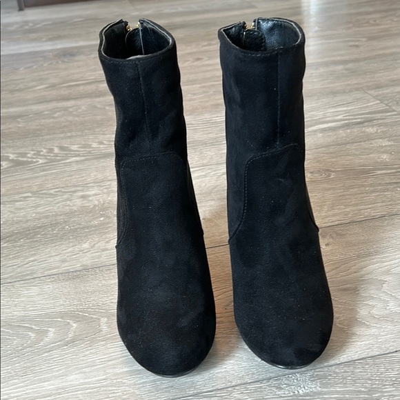 Elegant Black Women's Boots - Picture 1 of 4